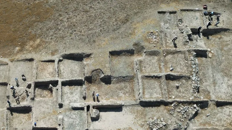 Urartu'nun Sırları Çözülüyor! Kadın İskeletleri ve Mühürler Ortaya Çıktı!