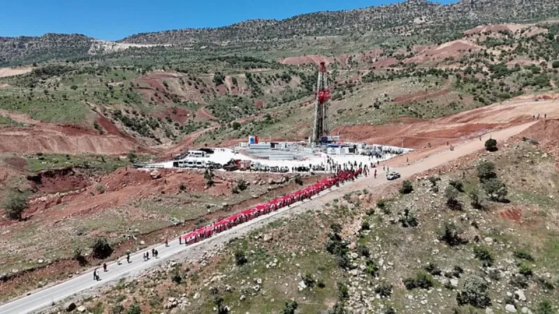 Bakan Alparslan Bayraktar yeni petrol keşfini Gabar'da açıkladı: 41 milyon varillik keşif