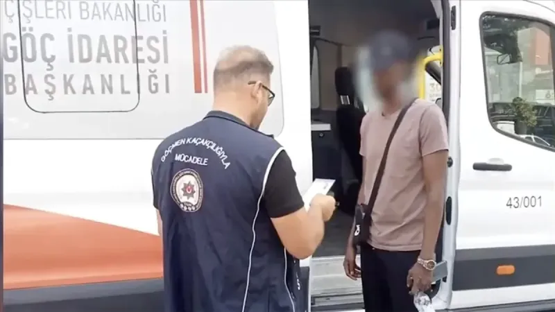 Göçmen Kaçakçılarına Şok Baskın! 32 Gözaltı!