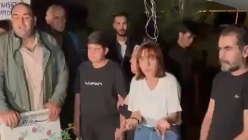 Cezaevinden çıkıp Narin'in mezarı ziyaret ettiler
