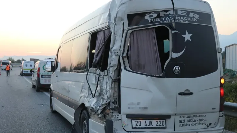 Denizli'de Feci Kaza! Kamyon İşçi Servisine Çarptı: 1 Ölü