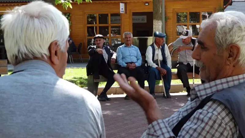 Emekli Maaşı Yetmeyen Yaşlılar İŞKUR'da! Şok Eden Rakamlar