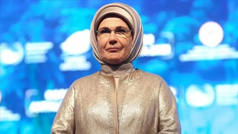 Emine Erdoğan'dan Duygulandıran Anı: "Ulusun Annesi" Sergisi Ziyareti!