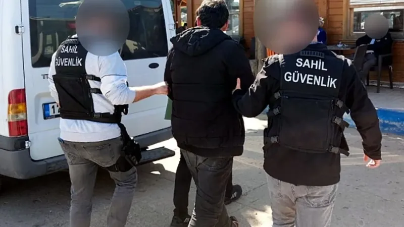 Enez'de Şok Baskın! 92 Kaçak Göçmen Balıkçı Teknesinde Yakalandı!