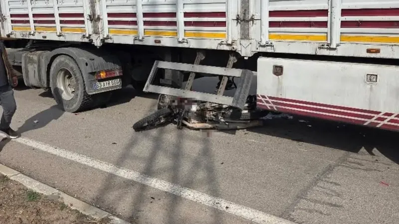 Hatay'da Feci Kaza! TIR Motosikleti Ezdi: İşte O Anlar