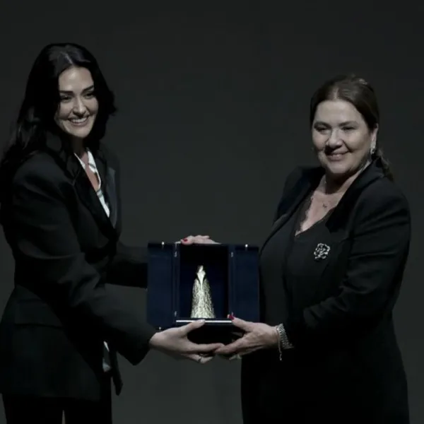 Hülya Darcan ve Gülşen Bubikoğlu'na onur ödülü