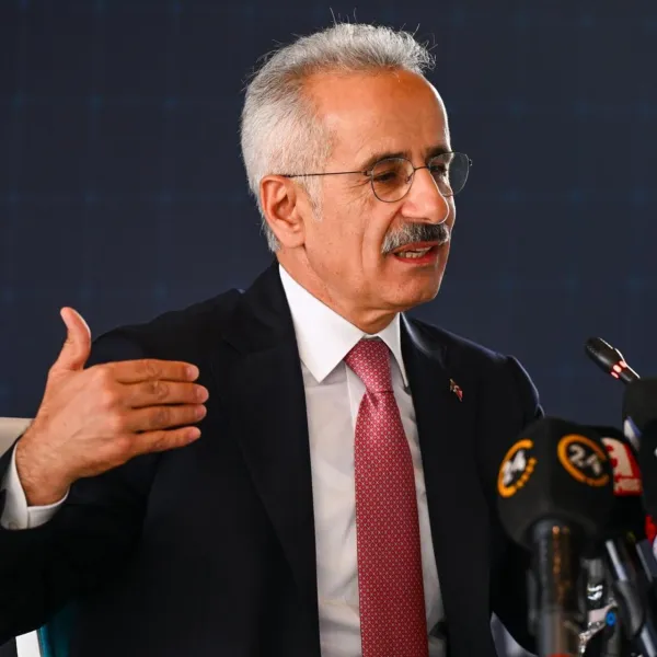 İran-İsrail Gerilimi Kalkınma Yolu'nu Durdurur mu? Bakan Uraloğlu'ndan Kritik Açıklama!