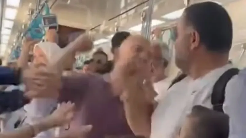 İstanbul-Maltepe'de Marmaray durağında çocuklarının yanında darbedildi