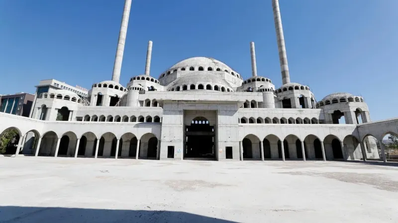 İzmir’in bitmeyen protokol camii için umut ışığı
