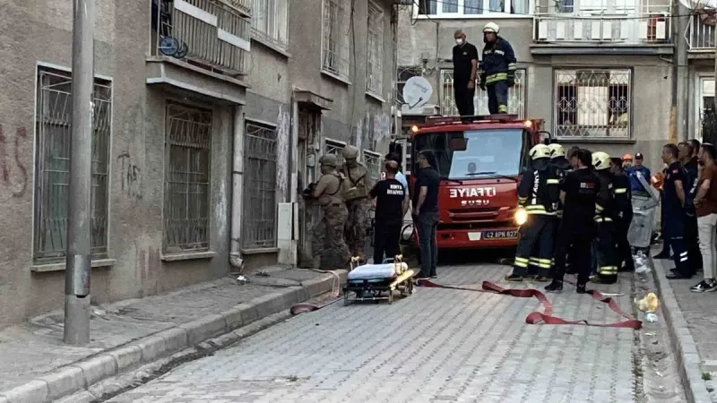 Konya'da Korkunç Anlar: Boğazına Bıçak Dayayıp Evini Yaktı!
