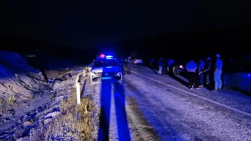 Motosiklet şarampole devrildi! 1 ölü 1 yaralı