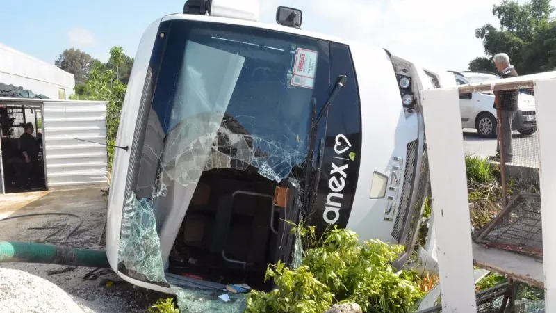 Antalya'da Turistleri Taşıyan Minibüs Devrildi! İşte Yaralı Sayısı