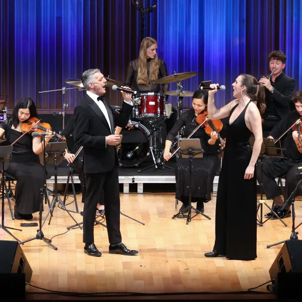 Broadway Yıldızları İş Sanat'ı Salladı! Bu Konser Kaçmazdı!