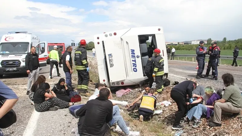 Konya'da Otobüs Kazası! 13 Yaralı, Detaylar Şoke Ediyor