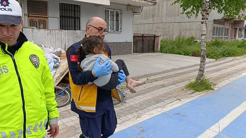 Feci Kaza! Oyun Oynayan Küçük Ayşe Molozların Üzerine Düştü!