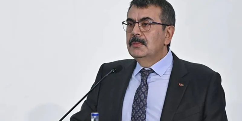 Özgür Özel'e Saldırı! Bakan Tekin'den Şok Kınama!