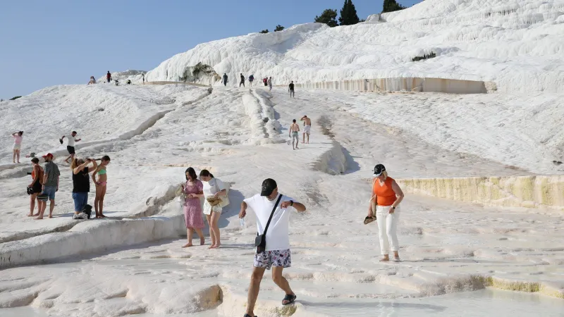 Pamukkale'yi bayram tatilinde 53 binden fazla turist ziyaret etti