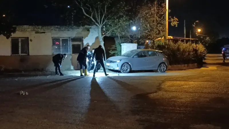 Park halindeki araç alev alev yandı: Bir başka aracın altından çıkan düzenek şoke etti!