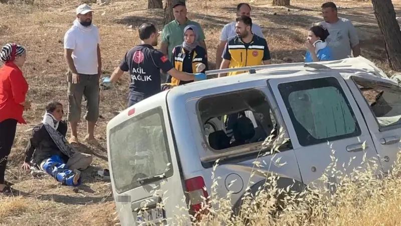 Şanlıurfa’da Halfeti gezisi kabusa dönüştü: Araç takla attı, 6 yaralı!
