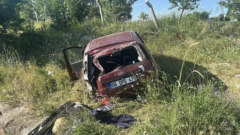 Sivas'ta Feci Kaza! Otomobil Şarampole Yuvarlandı: Yaralılar Var!