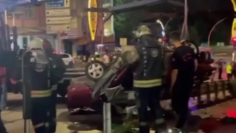 Sokakta panik, araçta can pazarı: 2 ölü, 3 yaralı