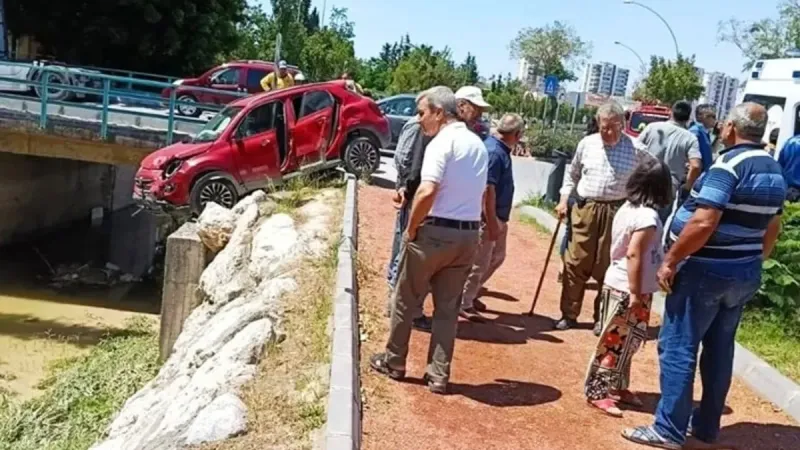 Tarsus'ta Feci Kaza! 3 Yaralı, Araçlar Hurdaya Döndü!