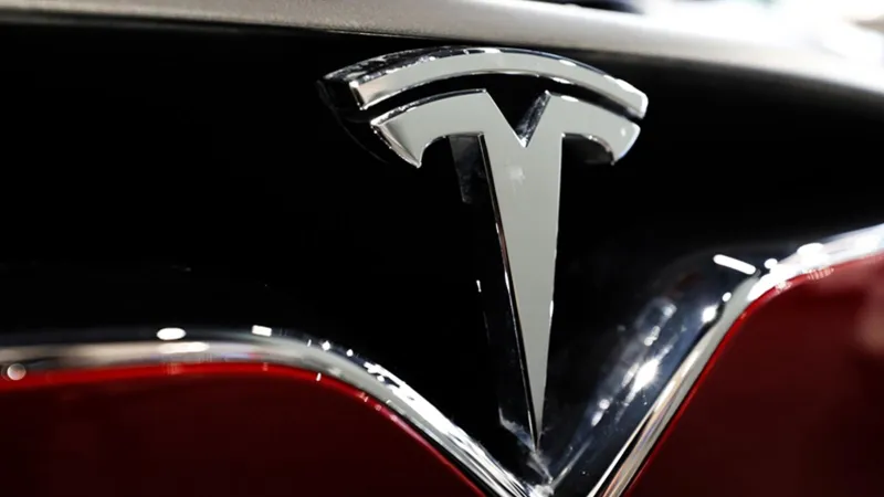 Tesla Robotaksi Devrimi: Elon Musk'tan Sürpriz Tarih!