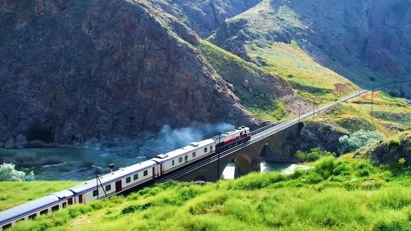 Turistik Karaelmas Ekspresi'nin ilk seferi yarın
